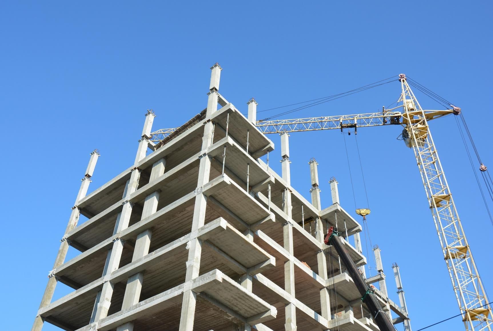 Tower crane on an active Shahab Builders construction site